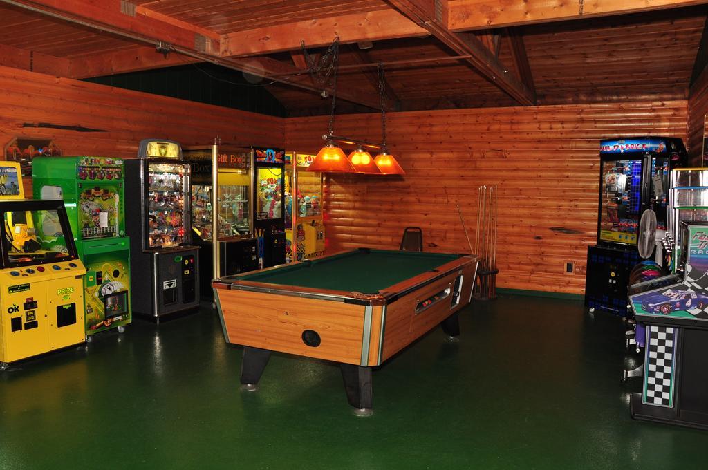 Arrowhead Camping Resort Loft Cabin 22 Douglas Center Exterior photo